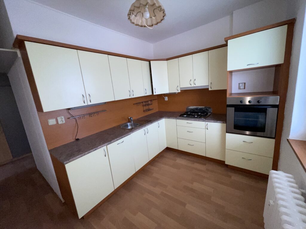 Kuchyně v bytě na ulici Luční