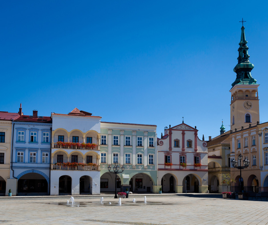 Náměstí s detailem na Starou poštu