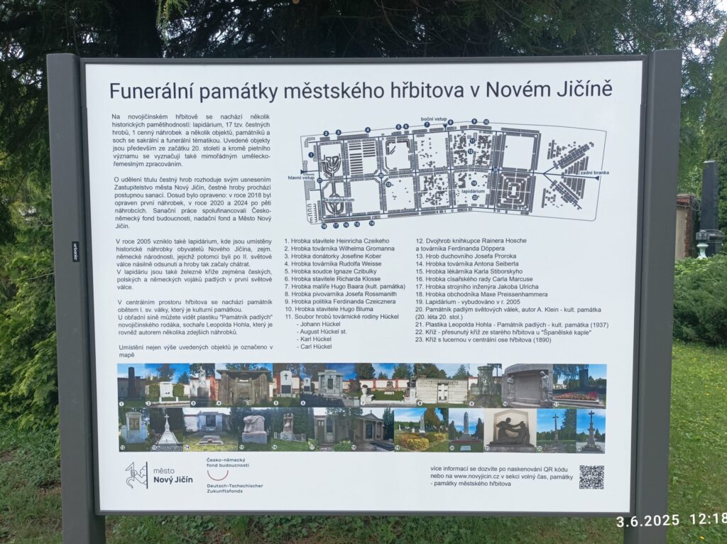 nový informační panel na hřbitově