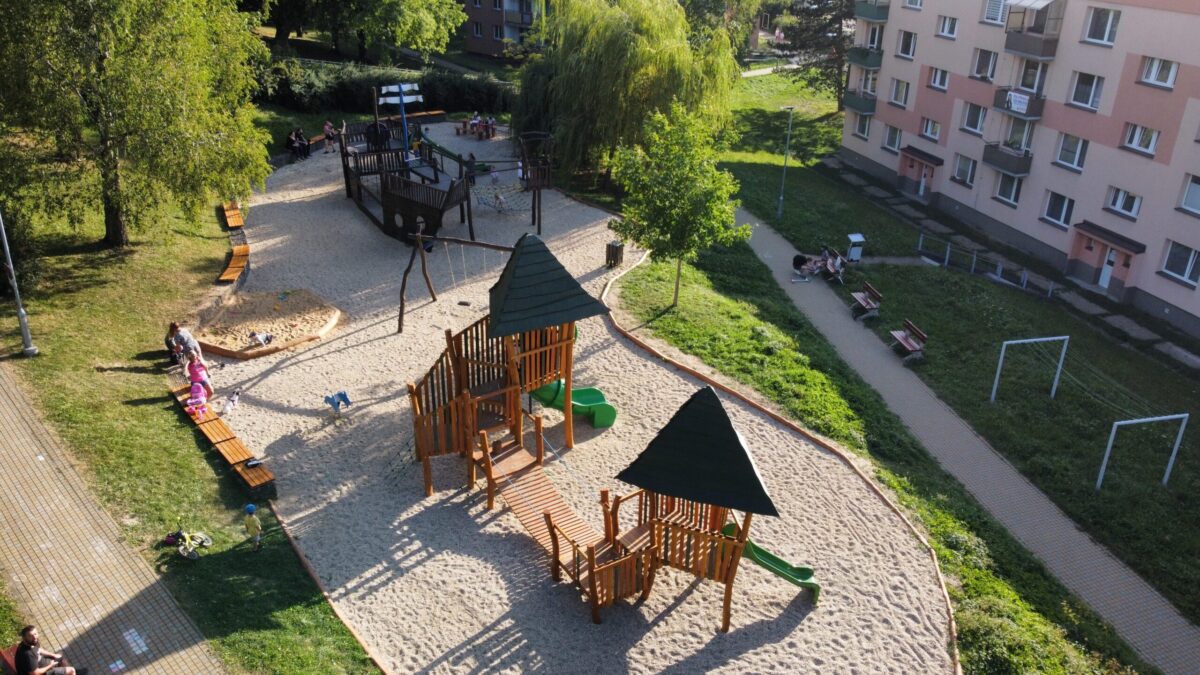 Hřiště na ulici K. Čapka po opravě