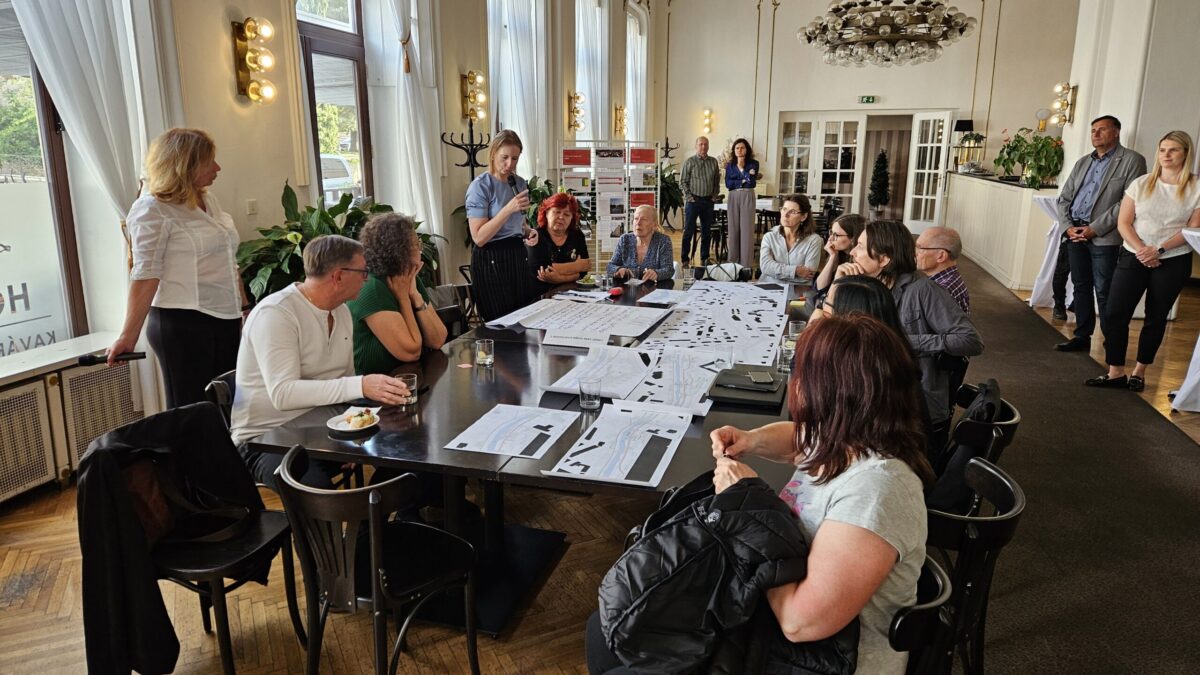 Účastníci Veřejného fóra 2025, které se konalo v Hotelu Praha
