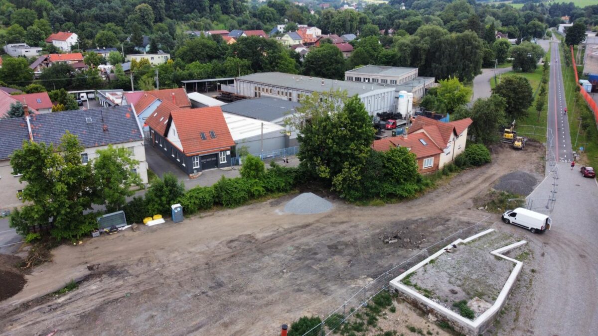 Areál vznikajicího pumptracku