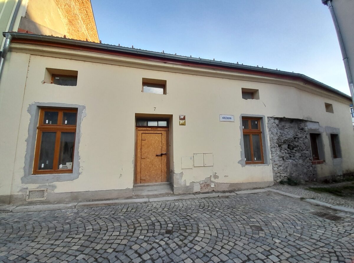 Dům Křižíkova 9, kde bude expozice Pod Popelem