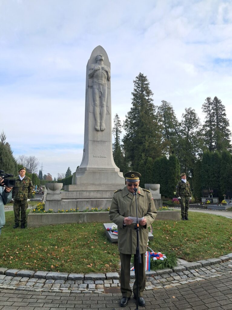 Pietní akt na hřbitově - Den válečných veteránů