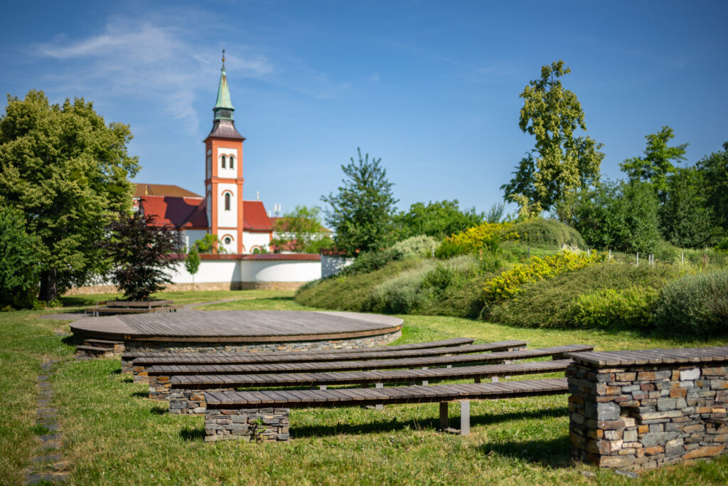 Areál bývalého letního kina po revitalizaci
