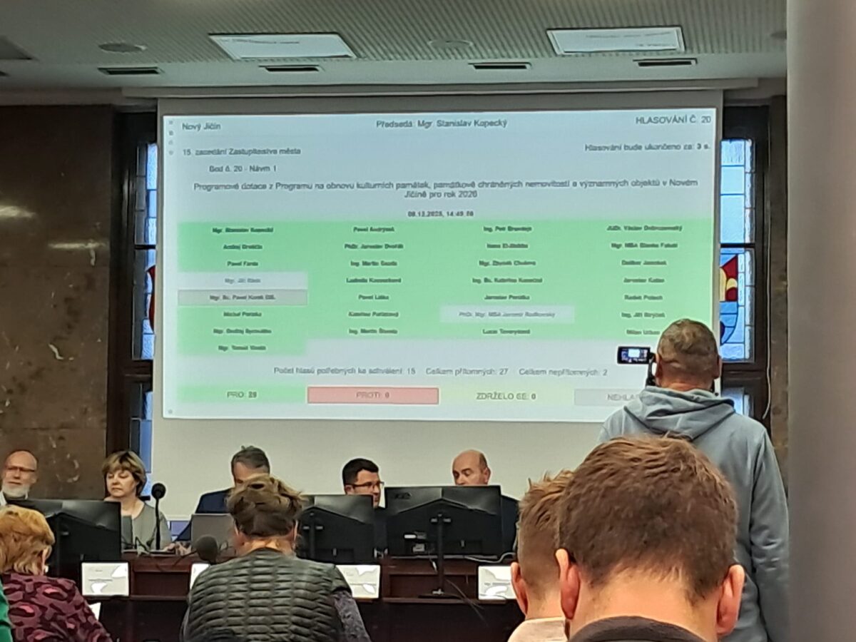 foto z jednání zastupitelů o dotacích