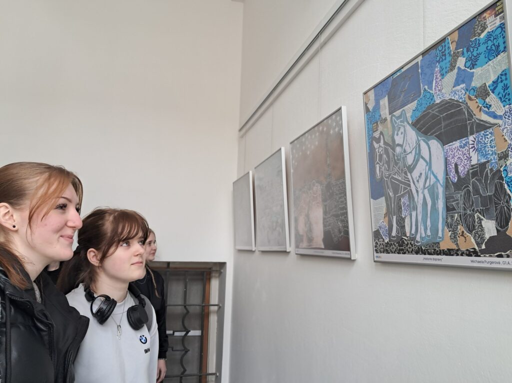 Obrazy studentů SOŠ Educy na zdech úřadu