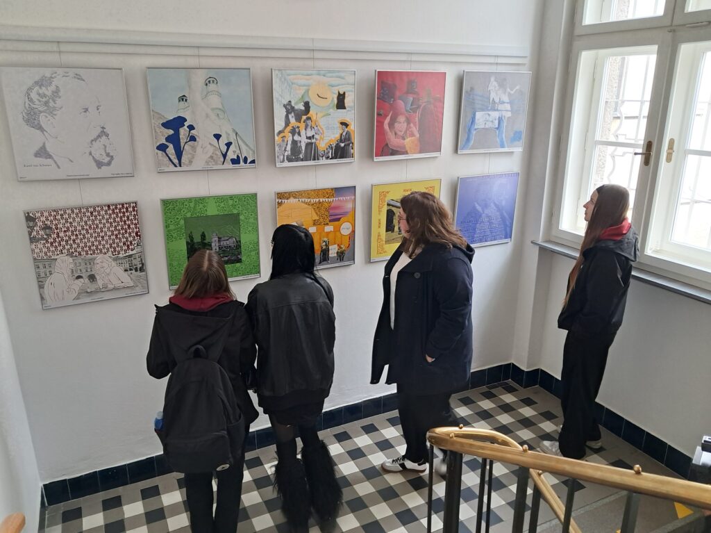 Obrazy studentů SOŠ Educy na zdech úřadu