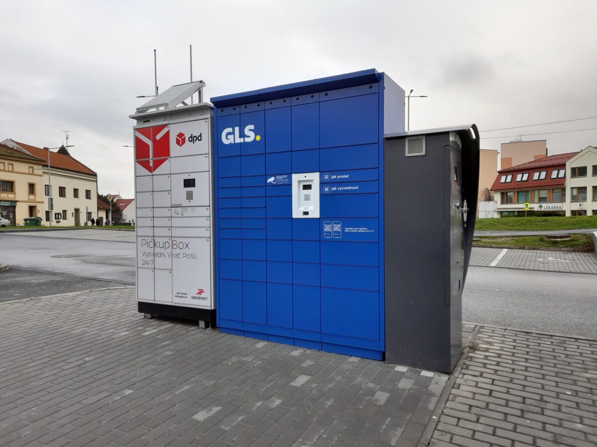 Výdejní boxy u OC Javor