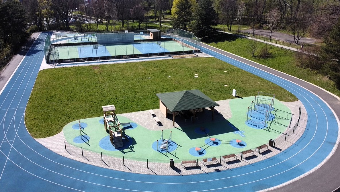 hřiště u ZŠ Dlouhá