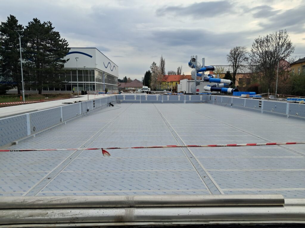 Rekonstrukce venkovního bazénu