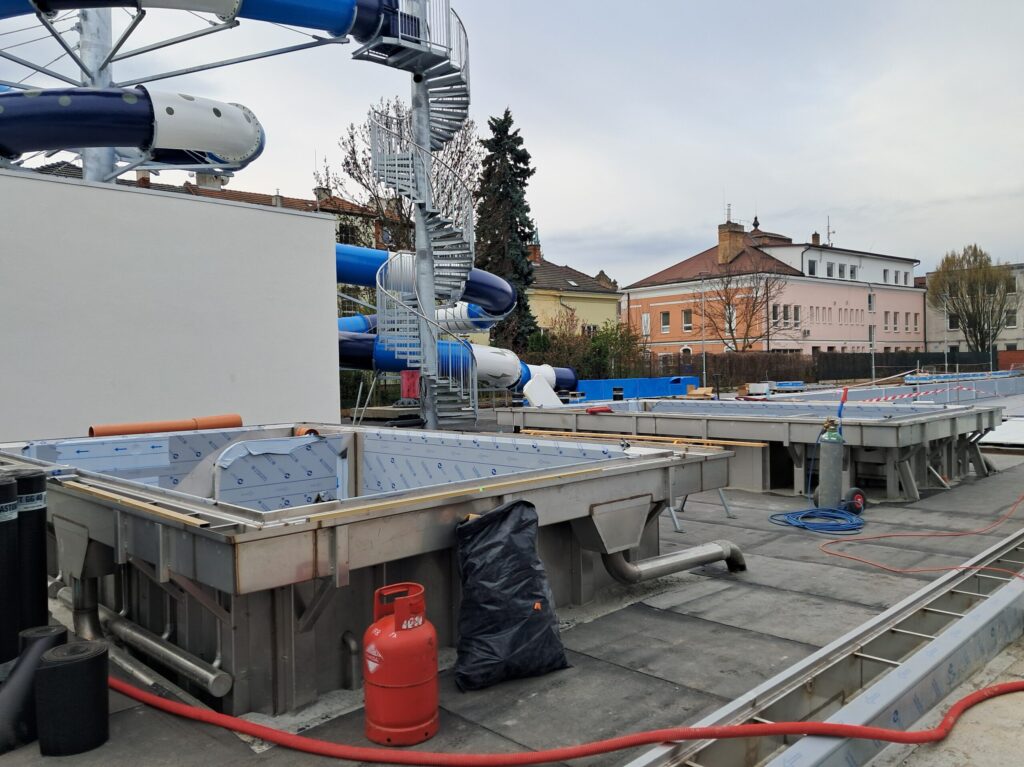 Rekonstrukce venkovního bazénu