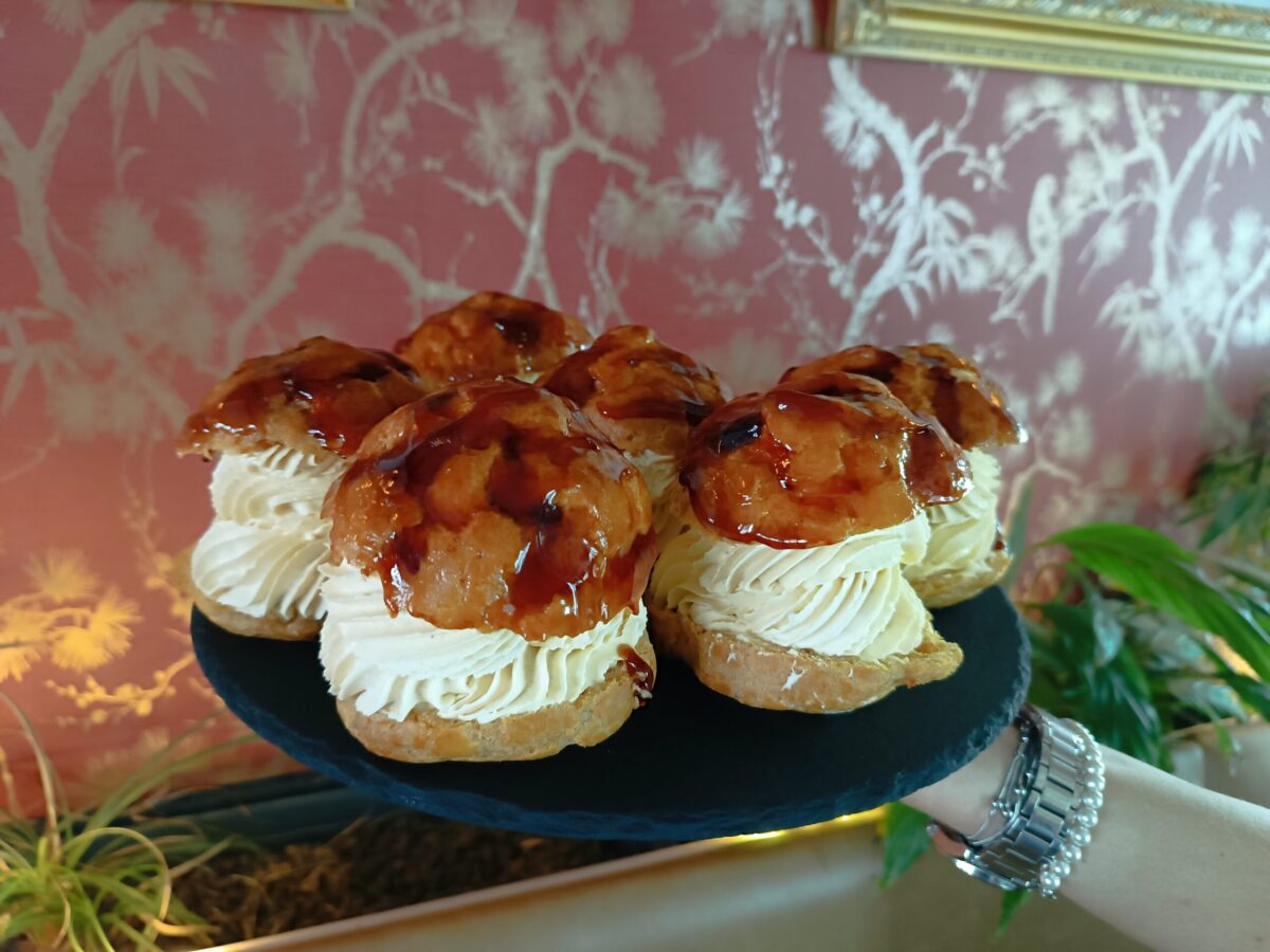 tác se zákusky větrníky