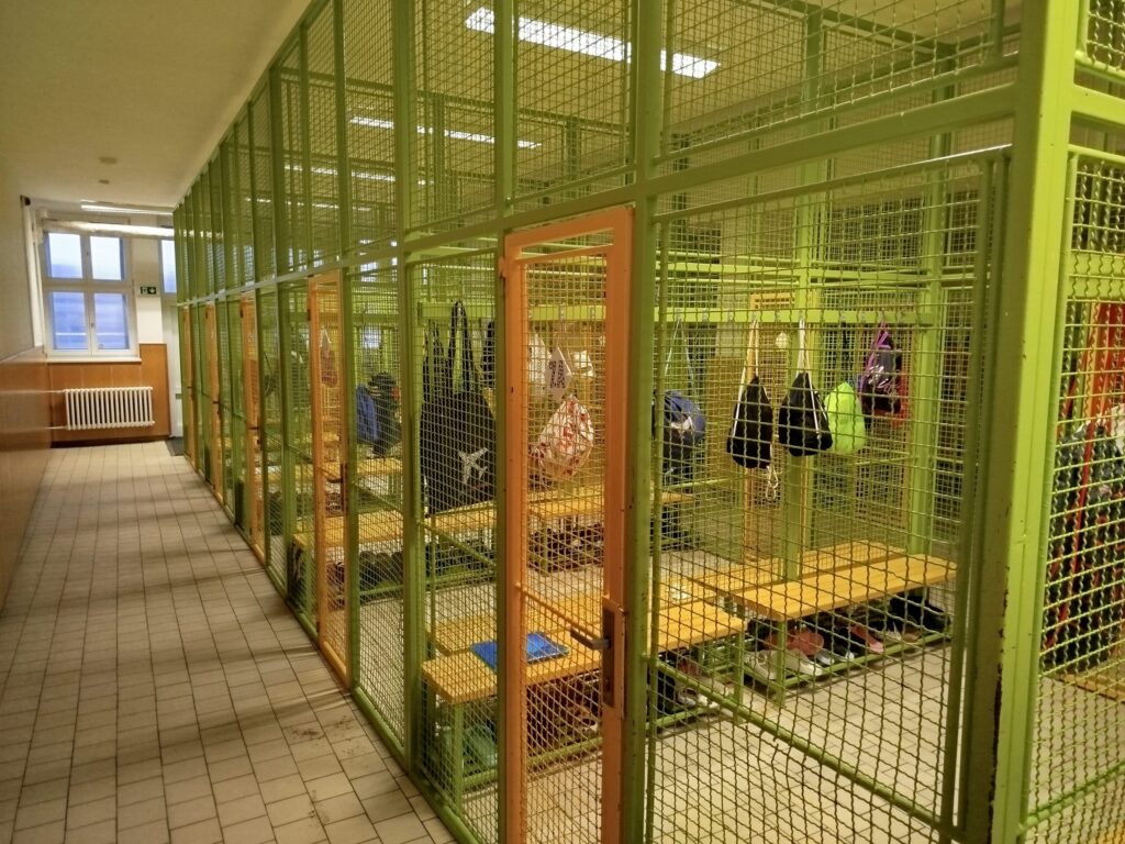 Šatny na ZŠ Komenského 68