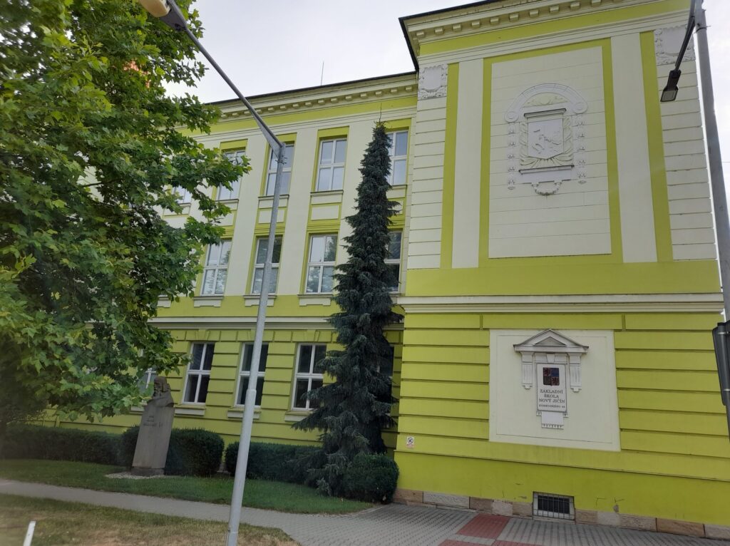 Šatny na ZŠ Komenského 68